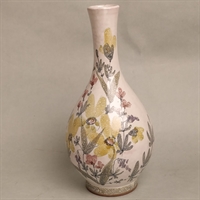 gule blomster høj vase fra Laholm, Halland svensk keramik genbrug 